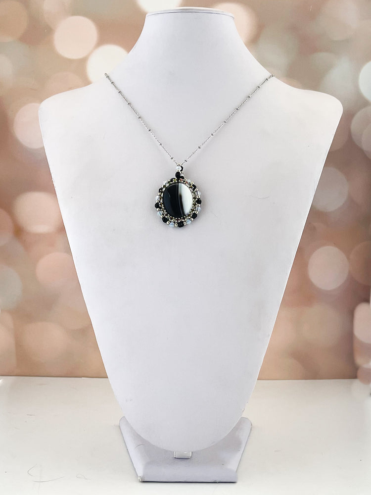 Stunning Black and White Beaded Sardonyx Gemstone Necklace
