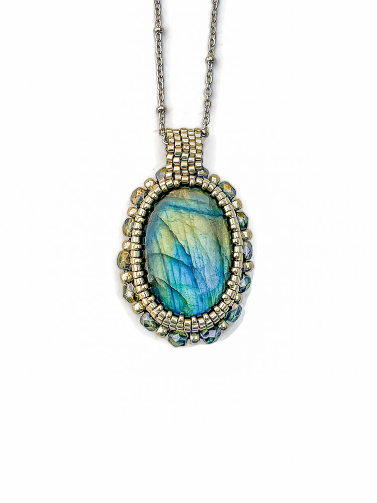 
            
                Load image into Gallery viewer, Stunning Oval Labradorite Beaded Pendant
            
        